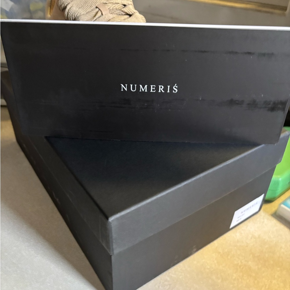 Numeris Black Shoe Box